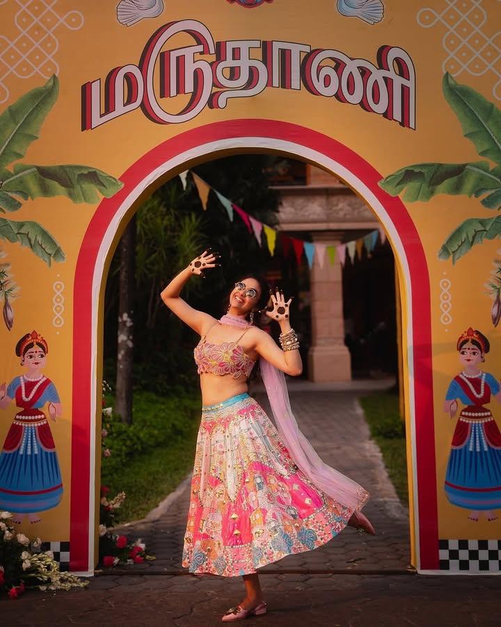 keerthy-suresh-mahendi-ceremony-photos